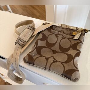 VINTAGE! Coach Signature Monogram Crossbody Bag Purse